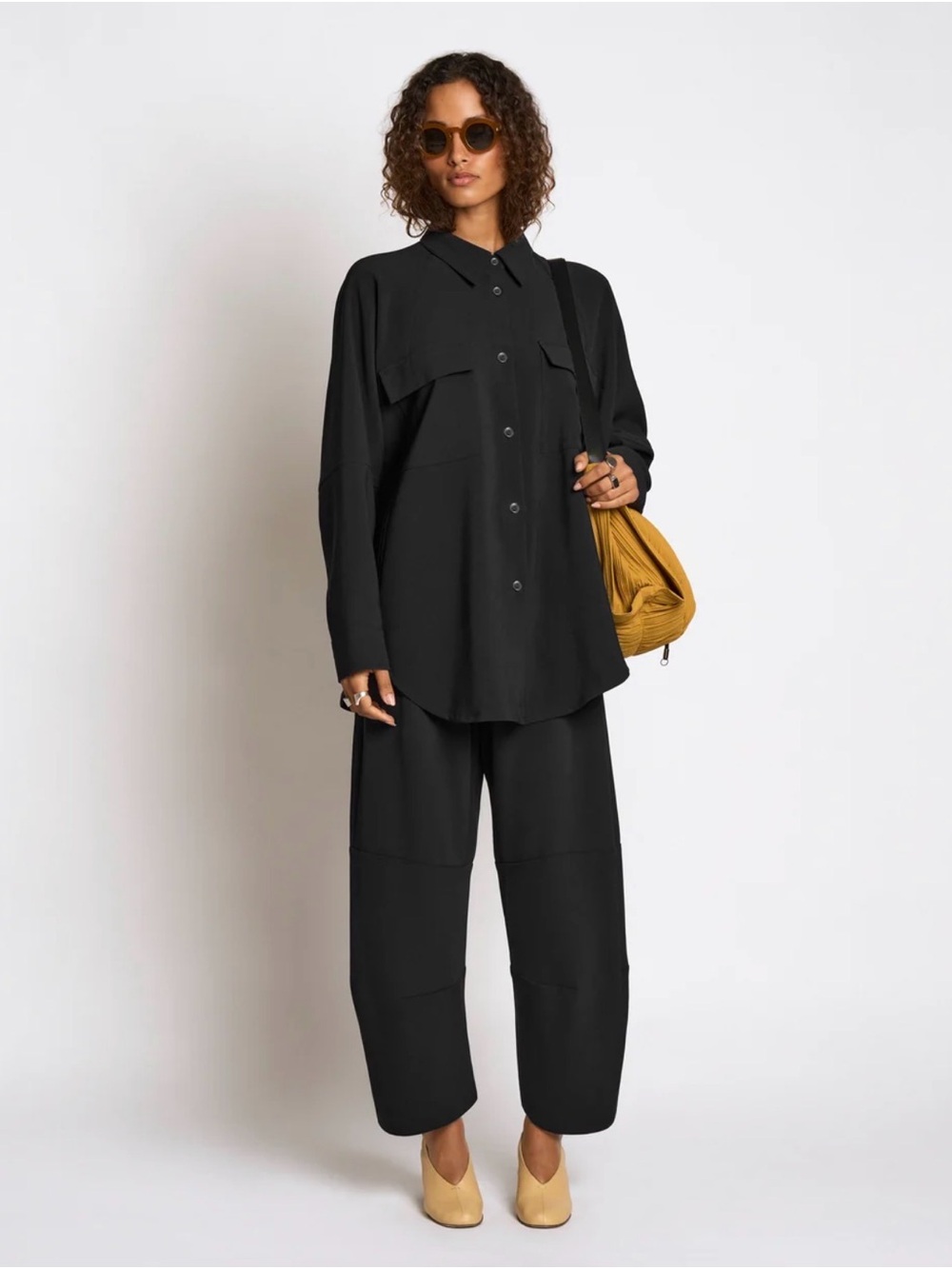 Roucha | Black Barrel Crepe Pants Size BB Medium Short